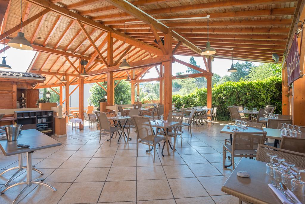 La Tablee Medievale Civrieux-dʼAzergues Exteriör bild