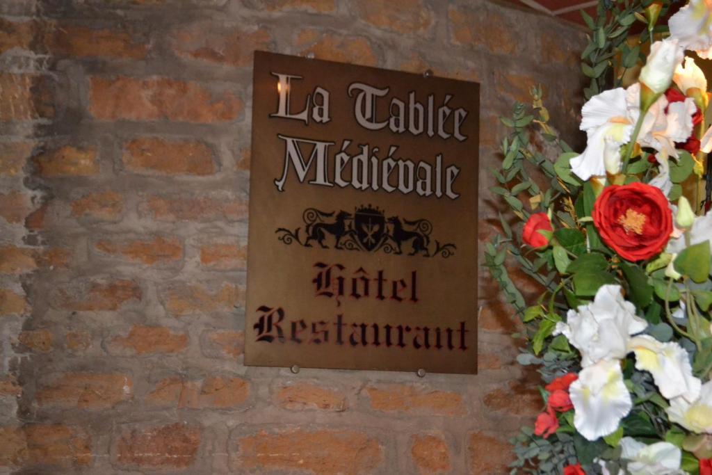 La Tablee Medievale Civrieux-dʼAzergues Exteriör bild